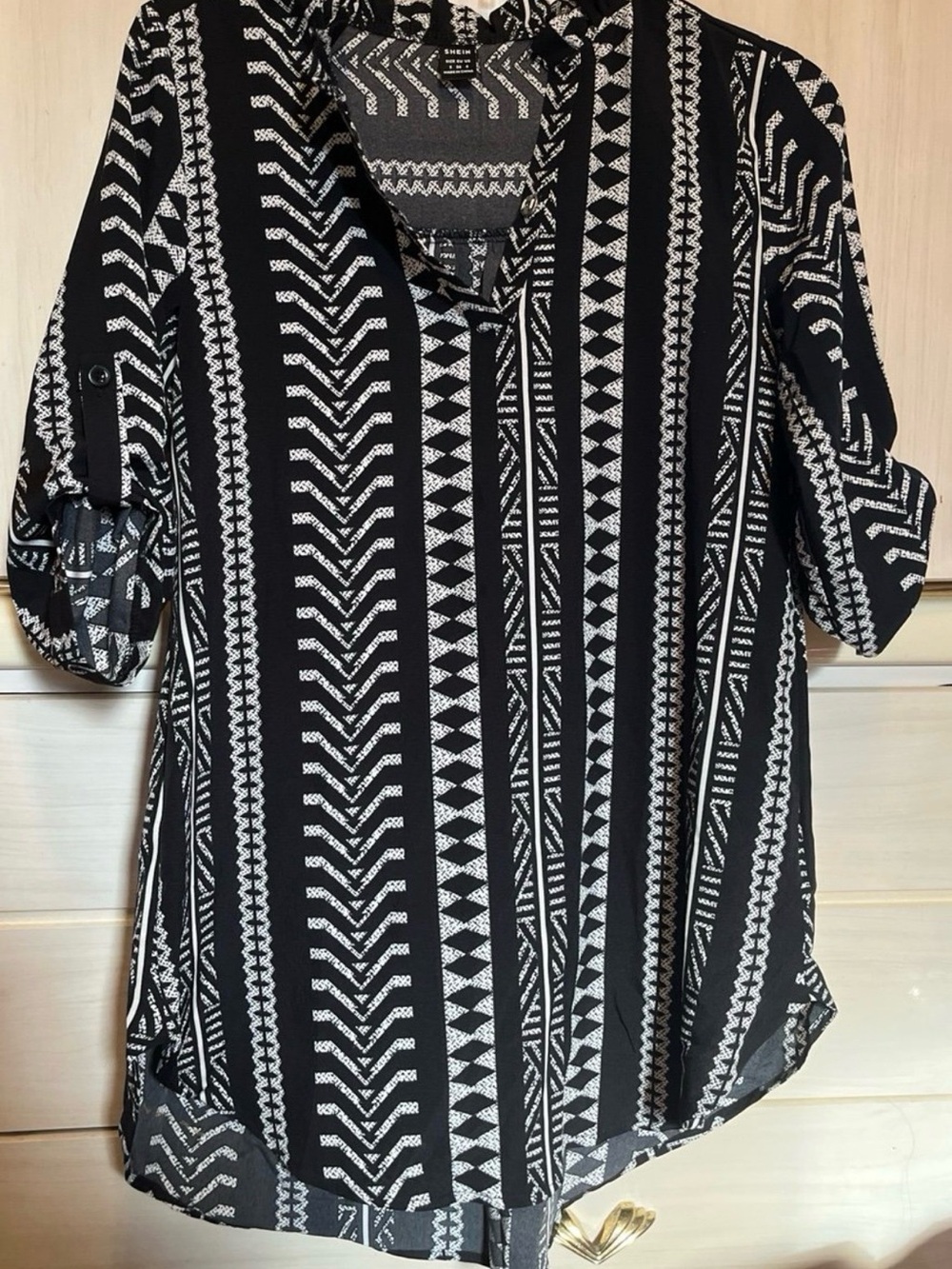Black and White Patterned V‑Neck Tunice Blouse
